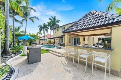 16801 NW 77th Pl, Miami Lakes, FL 33016 - Photo 2