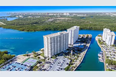 300 Bayview Dr #1112, Sunny Isles Beach, FL 33160 - Photo 4