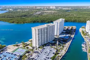 300 Bayview Dr, Sunny Isles Beach, FL 33160 - Photo 4