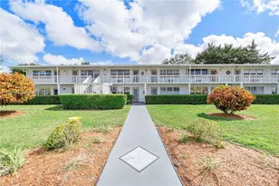 143 Oakridge J, Deerfield Beach, FL 33442 - Photo 2