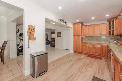 6640 NW 21st Ct, Sunrise, FL 33313 - Photo 6