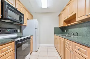 13355 SW 9th Ct, Pembroke Pines, FL 33027 - Photo 10