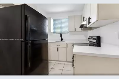 121 NE 55th St, Miami, FL 33137 - Photo 12