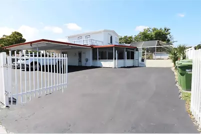 141 McArthur Pkwy #B, Pembroke Pines, FL 33024 - Photo 1