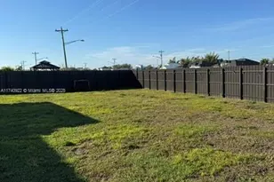512 NE Juanita Pl, Cape Coral, FL 33909 - Photo 6