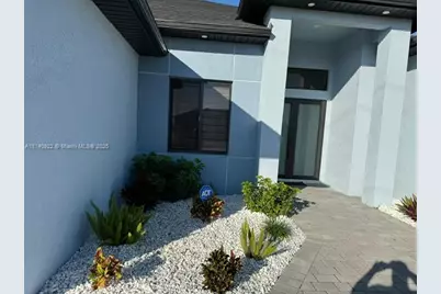 512 NE Juanita Pl, Cape Coral, FL 33909 - Photo 2