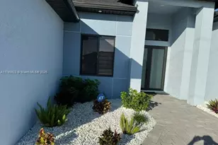 512 NE Juanita Pl, Cape Coral, FL 33909 - Photo 2