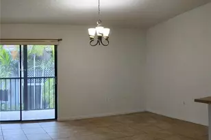 917 NE 199th St, Miami, FL 33179 - Photo 12