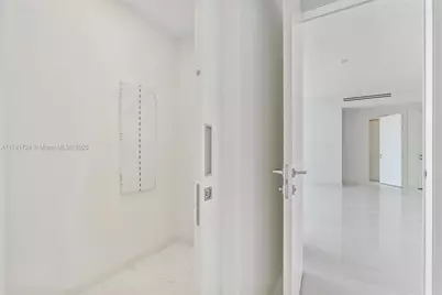300 Biscayne Blvd Way #903, Miami, FL 33131 - Photo 42