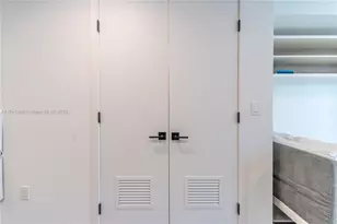 227 NE 2nd St, Miami, FL 33132 - Photo 24