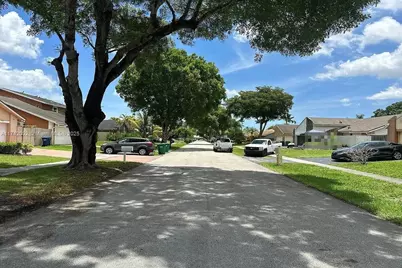 6920 NW 45th St, Lauderhill, FL 33319 - Photo 2