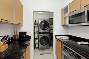 31 SE 5th St, Miami, FL 33131 - Photo 30