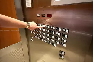 31 SE 5th St, Miami, FL 33131 - Photo 8