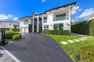 3251 NE 164th St, North Miami Beach, FL 33160 - Photo 2