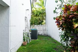 220 NE 211th St, Miami, FL 33179 - Photo 10