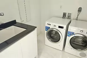 300 Biscayne Blvd Way, Miami, FL 33131 - Photo 36