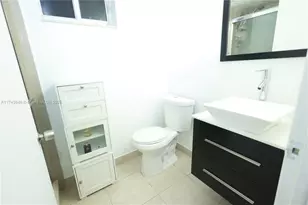 269 NW 7th St, Miami, FL 33136 - Photo 8