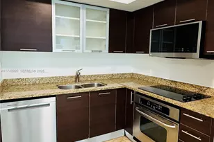 41 SE 5th St, Miami, FL 33131 - Photo 12