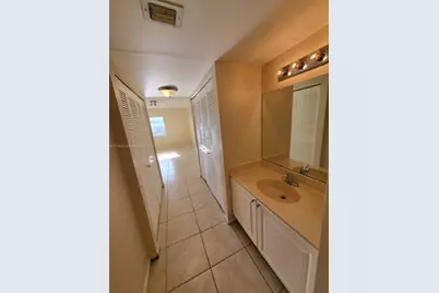 711 N Pine Island Rd #407, Plantation, FL 33324 - Photo 10