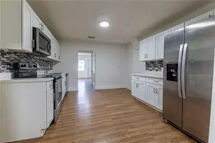 866 NW 108th St, Miami, FL 33168 - Photo 8