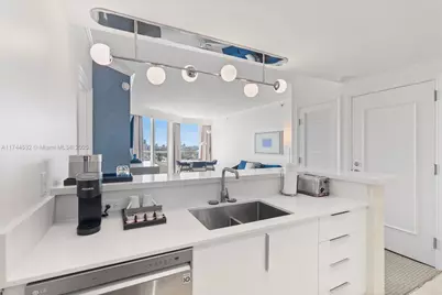 4401 Collins Av #1206, Miami Beach, FL 33140 - Photo 14