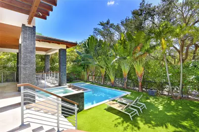 573 Warren Ln, Key Biscayne, FL 33149 - Photo 2