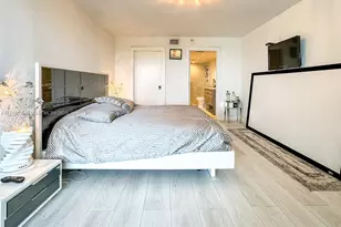 100 Bayview Dr, Sunny Isles Beach, FL 33160 - Photo 8