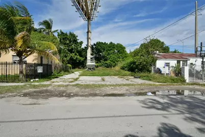 321 NW 37th St, Miami, FL 33127 - Photo 30