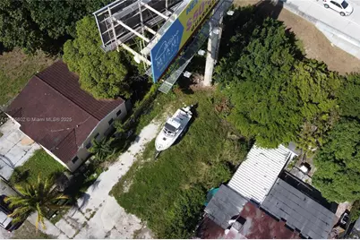 321 NW 37th St, Miami, FL 33127 - Photo 2