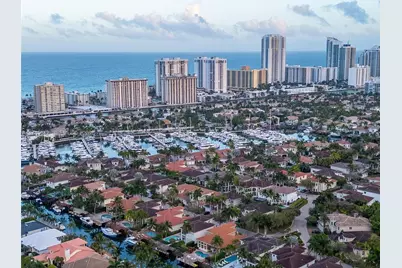 920 Captiva Dr, Hollywood, FL 33019 - Photo 8