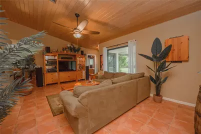19425 SW 334th St, Homestead, FL 33034 - Photo 10