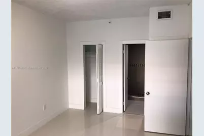 27Xx Collins Ave #209, Miami Beach, FL 33140 - Photo 2