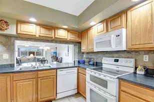 10456 NW 24th Pl, Sunrise, FL 33322 - Photo 14