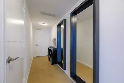 41 SE 5th St #2011, Miami, FL 33131 - Photo 2