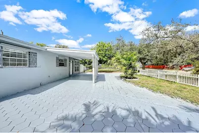 730 N 64th Ave, Hollywood, FL 33024 - Photo 18