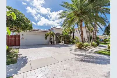 13205 Coronado Dr, North Miami, FL 33181 - Photo 2