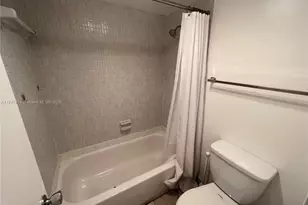 3375 N Country Club Dr, Aventura, FL 33180 - Photo 14