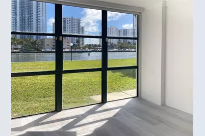 1000 Parkview Dr #121, Hallandale Beach, FL 33009 - Photo 4