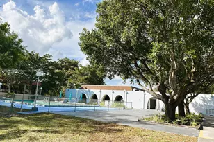 942 NE 199th St, Miami, FL 33179 - Photo 28