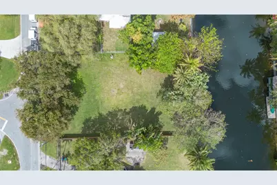 11701 W Biscayne Canal Rd, Miami, FL 33161 - Photo 14