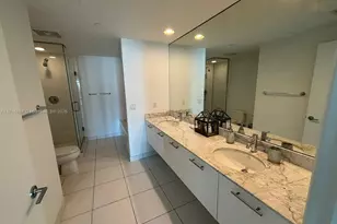 55 SE 6th St, Miami, FL 33131 - Photo 10