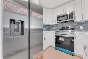 9745 NW 37th St, Sunrise, FL 33351 - Photo 14