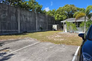 803 Ridge Rd, Lantana, FL 33462 - Photo 2