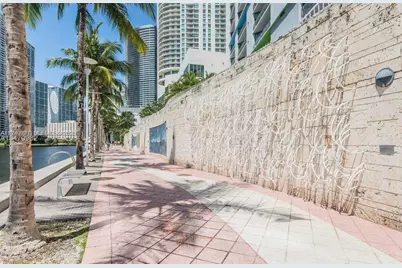 335 S Biscayne Blvd #UPH02, Miami, FL 33131 - Photo 38