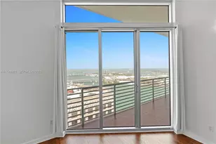 335 S Biscayne Blvd, Miami, FL 33131 - Photo 10