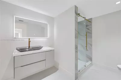 5500 Collins Ave #802, Miami Beach, FL 33140 - Photo 26