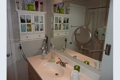 10123 Sunrise Lakes Blvd #104, Sunrise, FL 33322 - Photo 18
