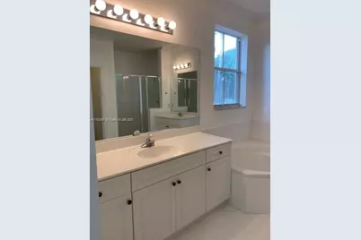 7506 NW 113th Path #7506, Doral, FL 33178 - Photo 16