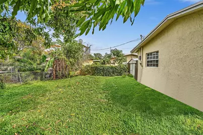 2631 NE 214th St, Miami, FL 33180 - Photo 40