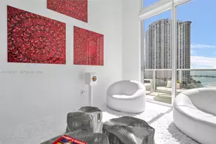 300 S Biscayne Blvd, Miami, FL 33131 - Photo 8